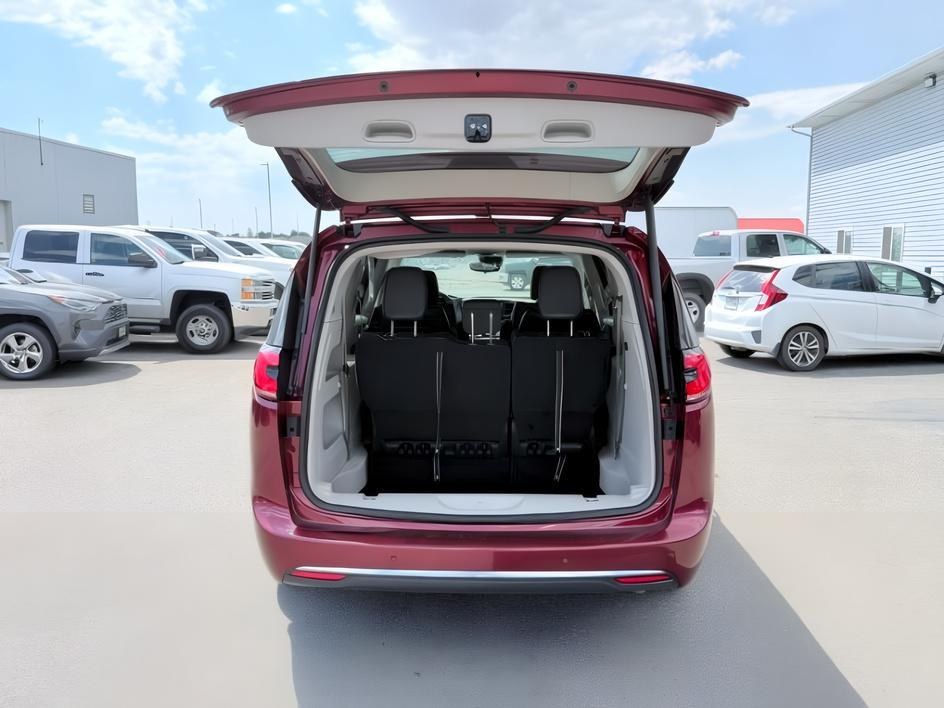 2023 MAROON /Black/Alloy/Black Chrysler Pacifica Touring L AWD (2C4RC3BG0PR) with an Pentastar 3.6L V-6 DOHC engine, AUTOMATIC transmission, located at 1235 N Woodruff Ave., Idaho Falls, 83401, (208) 523-1053, 43.507172, -112.000488 - At Timberline Auto, finding a great deal on your next vehicle is always easy! Our experienced sales staff goal is to help find you the right vehicle at the right price! Our knowledgeable finance department has options for almost any credit score. We offer extended service contract options to prot- Photo#5