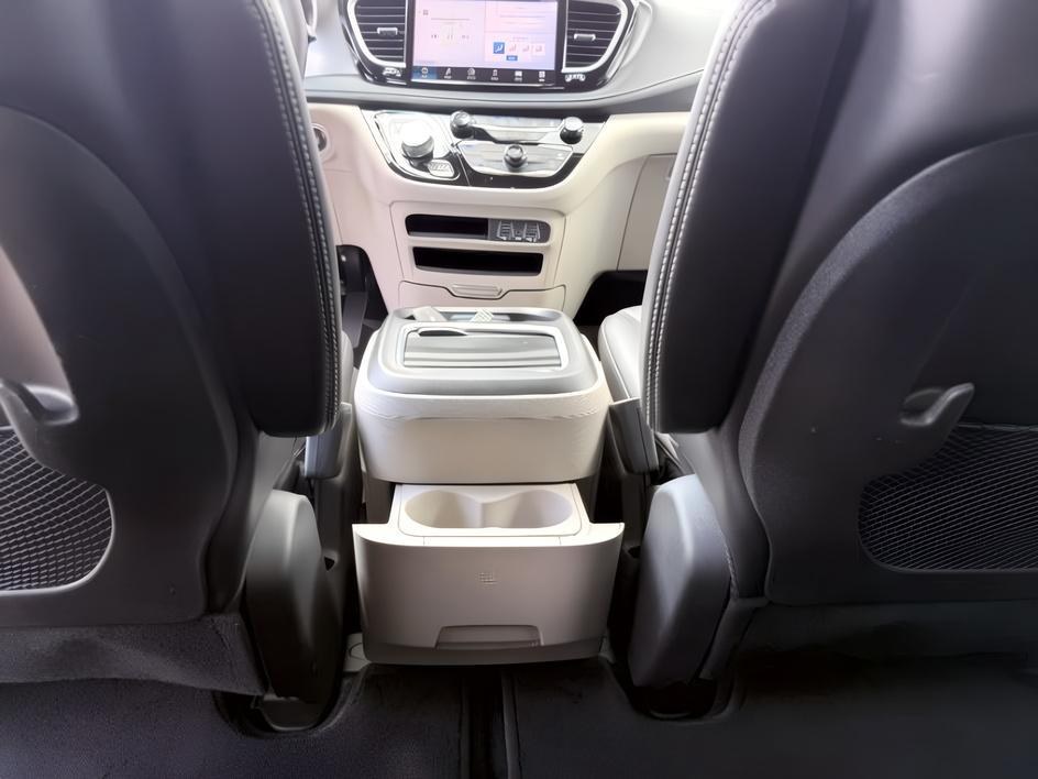 2023 MAROON /Black/Alloy/Black Chrysler Pacifica Touring L AWD (2C4RC3BG0PR) with an Pentastar 3.6L V-6 DOHC engine, AUTOMATIC transmission, located at 1235 N Woodruff Ave., Idaho Falls, 83401, (208) 523-1053, 43.507172, -112.000488 - At Timberline Auto, finding a great deal on your next vehicle is always easy! Our experienced sales staff goal is to help find you the right vehicle at the right price! Our knowledgeable finance department has options for almost any credit score. We offer extended service contract options to prot- Photo#27