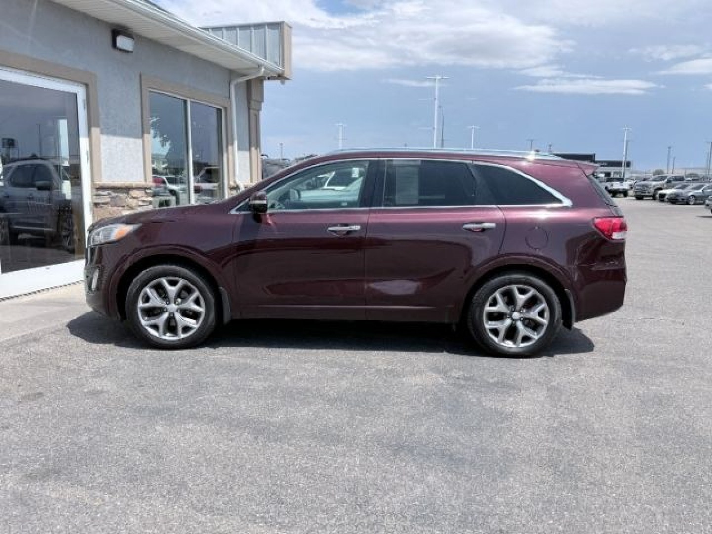 2017 BURGANDY /Black KIA Sorento (5XYPKDA55HG) with an Lambda II 33L V-6 gasoline direct injection engine, Automatic transmission, located at 1175 N Woodruff Ave, Idaho Falls, ID, 83401, 43.506901, -111.999657 - At Timberline Auto, finding a great deal on your next vehicle is always easy! Our experienced sales staff goal is to help find you the right vehicle at the right price! Our knowledgeable finance department has options for almost any credit score. We offer extended service contract options to prot- Photo#0