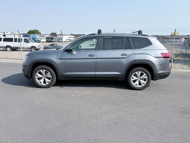 2018 GRAY /Titan Black Volkswagen Atlas 3.6L V6 SE (1V2KR2CAXJC) with an 3.6L V-6 gasoline direct injection engine, AUTOMATIC transmission, located at 1235 N Woodruff Ave., Idaho Falls, 83401, (208) 523-1053, 43.507172, -112.000488 - At Timberline Auto, finding a great deal on your next vehicle is always easy! Our experienced sales staff goal is to help find you the right vehicle at the right price! Our knowledgeable finance department has options for almost any credit score. We offer extended service contract options to prot- Photo#1