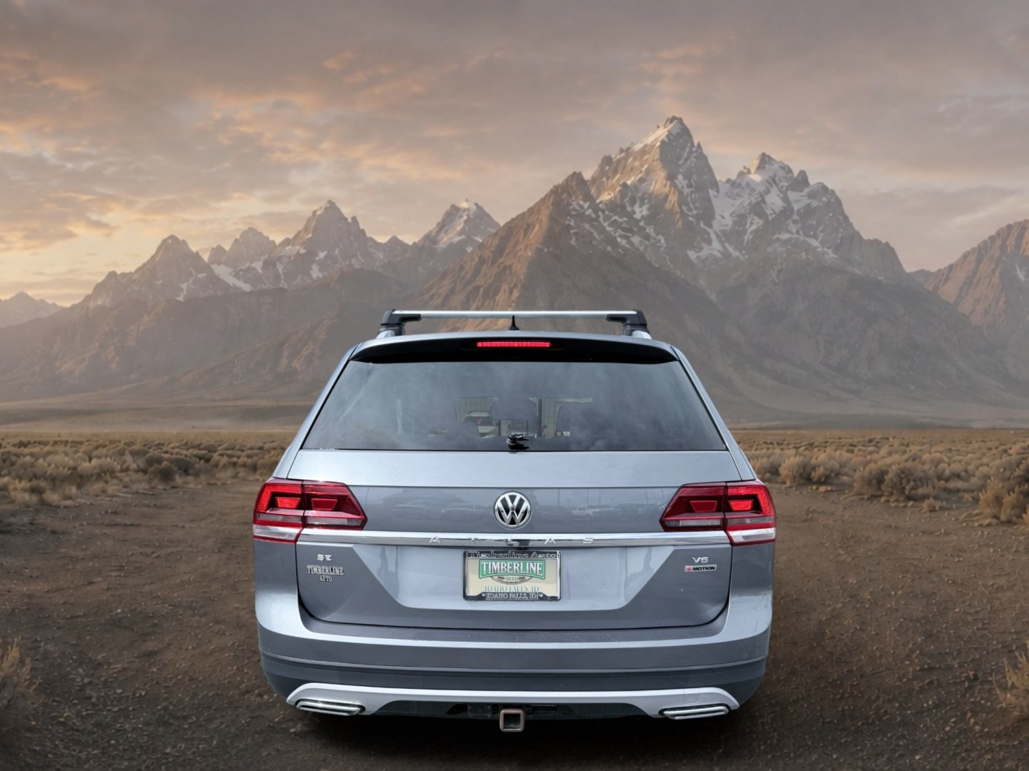 2018 Platinum Gray Metallic /Titan Black Volkswagen Atlas 3.6L V6 SE (1V2KR2CAXJC) with an V6, 3.6L engine, 8-speed automatic transmission, located at 1175 N Woodruff Ave, Idaho Falls, ID, 83401, 43.506901, -111.999657 - <b>Vehicle Details</b><br>Looking for a spacious, capable SUV in Idaho Falls, ID? This 2018 Volkswagen Atlas SE 4Motion delivers the comfort, versatility, and confident handling today's drivers want. Powered by a strong V6, 3.6L gasoline engine and equipped with AWD, this Volkswagen Atlas is built f- Photo#3
