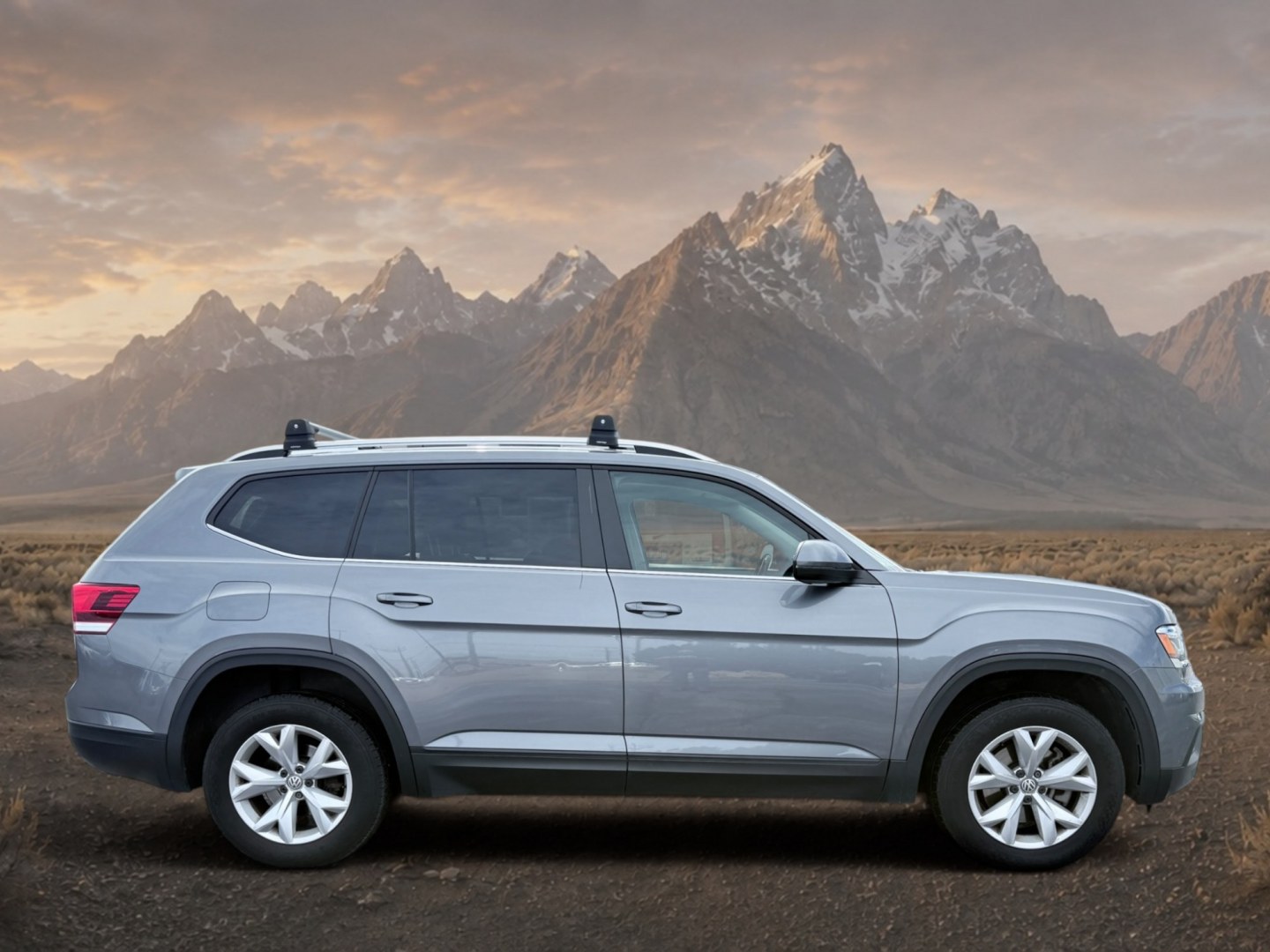 2018 Platinum Gray Metallic /Titan Black Volkswagen Atlas 3.6L V6 SE (1V2KR2CAXJC) with an V6, 3.6L engine, 8-speed automatic transmission, located at 1175 N Woodruff Ave, Idaho Falls, ID, 83401, 43.506901, -111.999657 - <b>Vehicle Details</b><br>Looking for a spacious, capable SUV in Idaho Falls, ID? This 2018 Volkswagen Atlas SE 4Motion delivers the comfort, versatility, and confident handling today's drivers want. Powered by a strong V6, 3.6L gasoline engine and equipped with AWD, this Volkswagen Atlas is built f- Photo#5