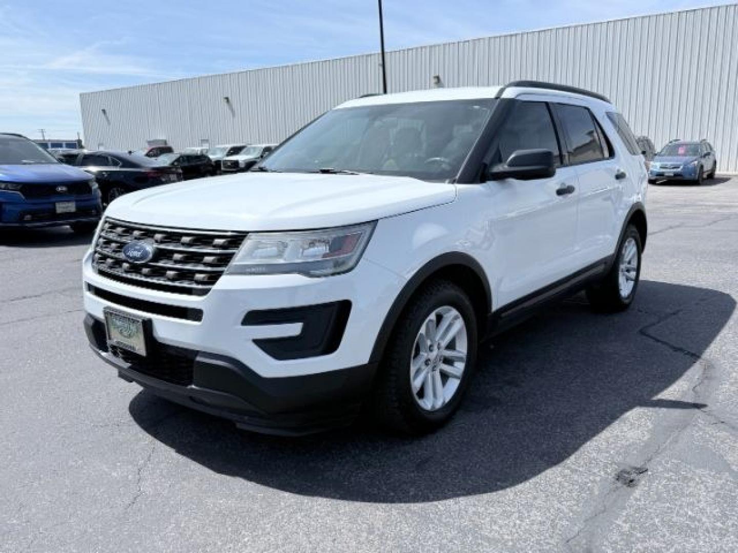 2016 WHITE /CLOTH Ford Explorer (1FM5K8B83GG) with an 35L V6 engine, Automatic transmission, located at 1175 N Woodruff Ave, Idaho Falls, ID, 83401, 43.506901, -111.999657 - At Timberline Auto, finding a great deal on your next vehicle is always easy! Our experienced sales staff goal is to help find you the right vehicle at the right price! Our knowledgeable finance department has options for almost any credit score. We offer extended service contract options to prot- Photo#30