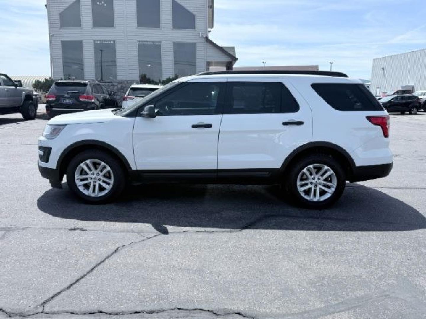 2016 WHITE /CLOTH Ford Explorer (1FM5K8B83GG) with an 35L V6 engine, Automatic transmission, located at 1175 N Woodruff Ave, Idaho Falls, ID, 83401, 43.506901, -111.999657 - At Timberline Auto, finding a great deal on your next vehicle is always easy! Our experienced sales staff goal is to help find you the right vehicle at the right price! Our knowledgeable finance department has options for almost any credit score. We offer extended service contract options to prot- Photo#31