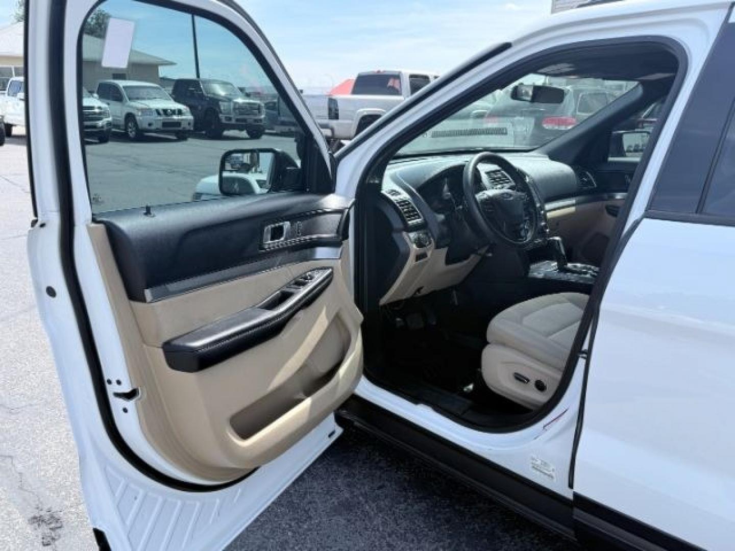 2016 WHITE /CLOTH Ford Explorer (1FM5K8B83GG) with an 35L V6 engine, Automatic transmission, located at 1175 N Woodruff Ave, Idaho Falls, ID, 83401, 43.506901, -111.999657 - At Timberline Auto, finding a great deal on your next vehicle is always easy! Our experienced sales staff goal is to help find you the right vehicle at the right price! Our knowledgeable finance department has options for almost any credit score. We offer extended service contract options to prot- Photo#43