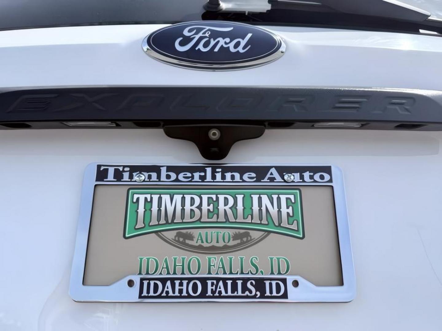 2016 WHITE /CLOTH Ford Explorer (1FM5K8B83GG) with an 35L V6 engine, Automatic transmission, located at 1175 N Woodruff Ave, Idaho Falls, ID, 83401, 43.506901, -111.999657 - At Timberline Auto, finding a great deal on your next vehicle is always easy! Our experienced sales staff goal is to help find you the right vehicle at the right price! Our knowledgeable finance department has options for almost any credit score. We offer extended service contract options to prot- Photo#4