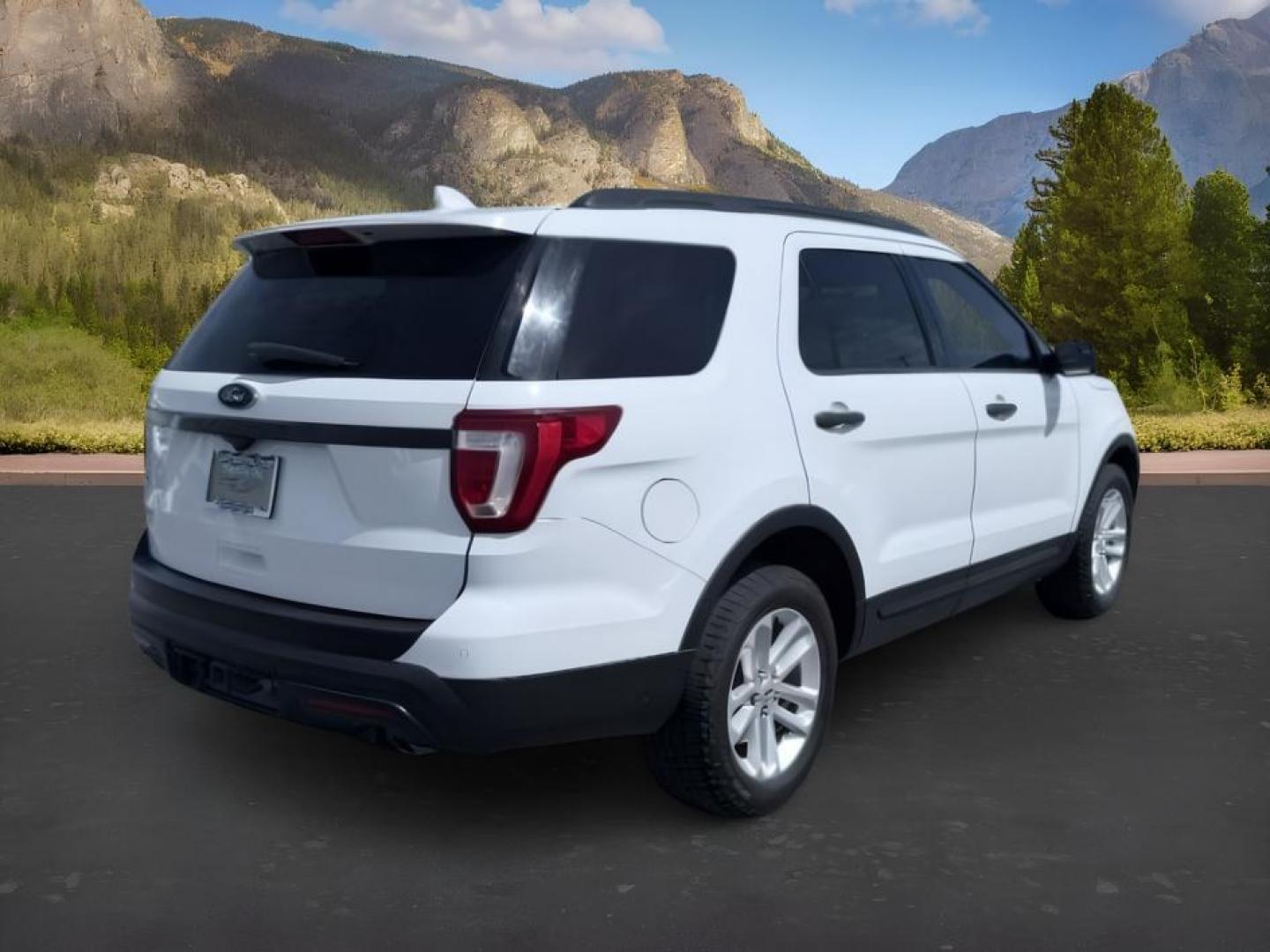 2016 WHITE /CLOTH Ford Explorer (1FM5K8B83GG) with an 35L V6 engine, Automatic transmission, located at 1175 N Woodruff Ave, Idaho Falls, ID, 83401, 43.506901, -111.999657 - At Timberline Auto, finding a great deal on your next vehicle is always easy! Our experienced sales staff goal is to help find you the right vehicle at the right price! Our knowledgeable finance department has options for almost any credit score. We offer extended service contract options to prot- Photo#7
