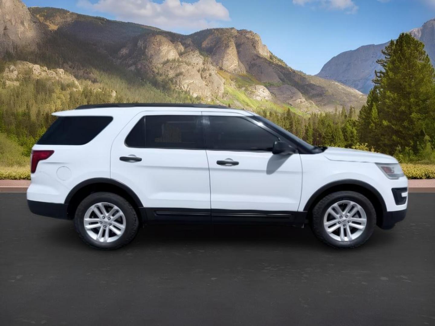 2016 WHITE /CLOTH Ford Explorer (1FM5K8B83GG) with an 35L V6 engine, Automatic transmission, located at 1175 N Woodruff Ave, Idaho Falls, ID, 83401, 43.506901, -111.999657 - At Timberline Auto, finding a great deal on your next vehicle is always easy! Our experienced sales staff goal is to help find you the right vehicle at the right price! Our knowledgeable finance department has options for almost any credit score. We offer extended service contract options to prot- Photo#8