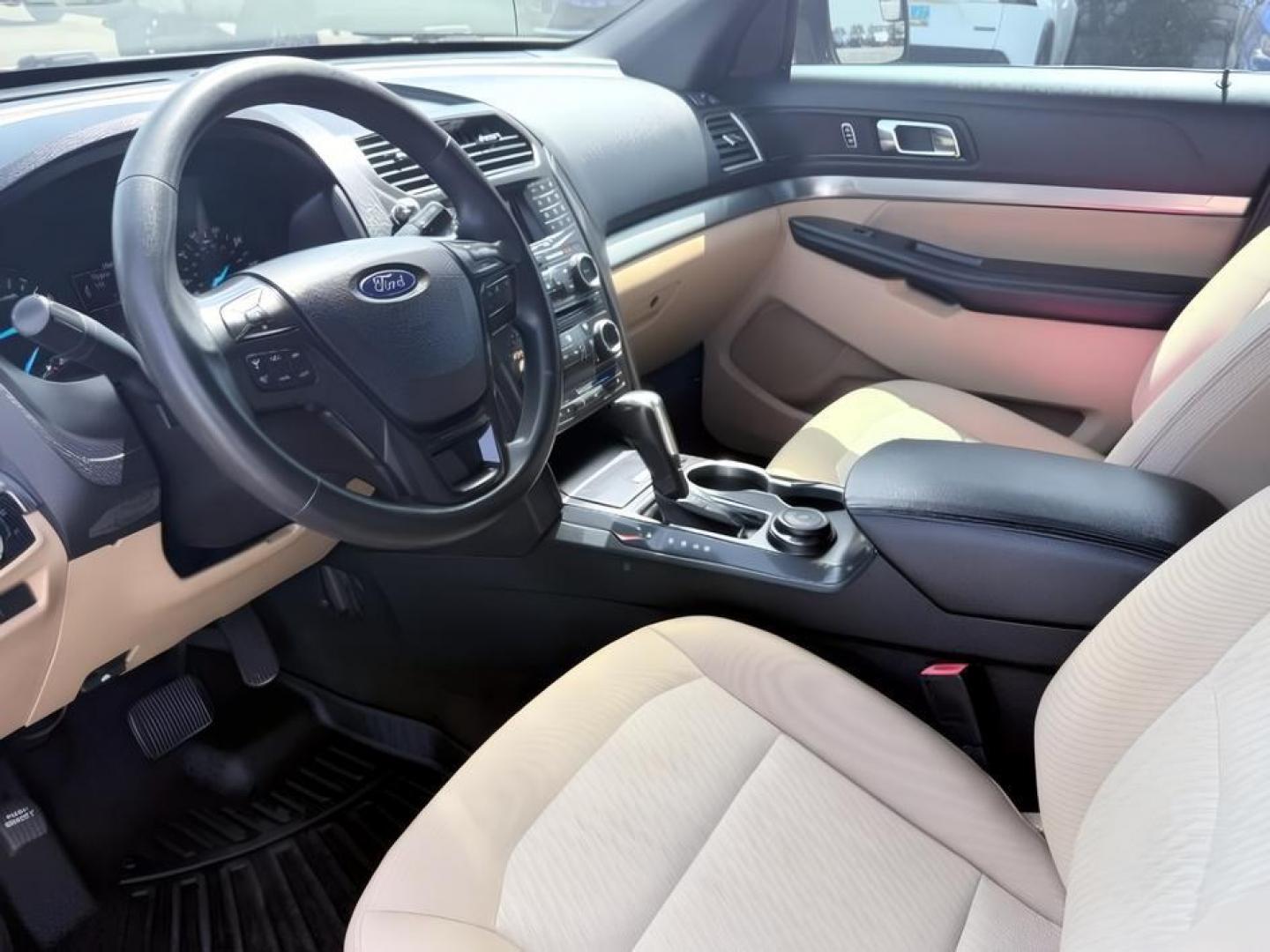 2016 WHITE /CLOTH Ford Explorer (1FM5K8B83GG) with an 35L V6 engine, Automatic transmission, located at 1175 N Woodruff Ave, Idaho Falls, ID, 83401, 43.506901, -111.999657 - At Timberline Auto, finding a great deal on your next vehicle is always easy! Our experienced sales staff goal is to help find you the right vehicle at the right price! Our knowledgeable finance department has options for almost any credit score. We offer extended service contract options to prot- Photo#15