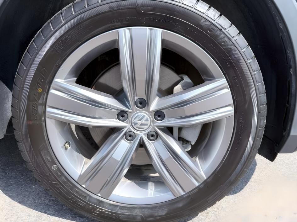 2020 GRAY /Titan Black Volkswagen Tiguan (3VV2B7AXXLM) with an 2L I-4 gasoline direct injection engine, Automatic transmission, located at 1175 N Woodruff Ave, Idaho Falls, ID, 83401, 43.506901, -111.999657 - At Timberline Auto, finding a great deal on your next vehicle is always easy! Our experienced sales staff goal is to help find you the right vehicle at the right price! Our knowledgeable finance department has options for almost any credit score. We offer extended service contract options to prot- Photo#13