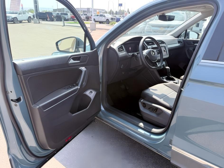 2020 GRAY /Titan Black Volkswagen Tiguan (3VV2B7AXXLM) with an 2L I-4 gasoline direct injection engine, Automatic transmission, located at 1175 N Woodruff Ave, Idaho Falls, ID, 83401, 43.506901, -111.999657 - At Timberline Auto, finding a great deal on your next vehicle is always easy! Our experienced sales staff goal is to help find you the right vehicle at the right price! Our knowledgeable finance department has options for almost any credit score. We offer extended service contract options to prot- Photo#14