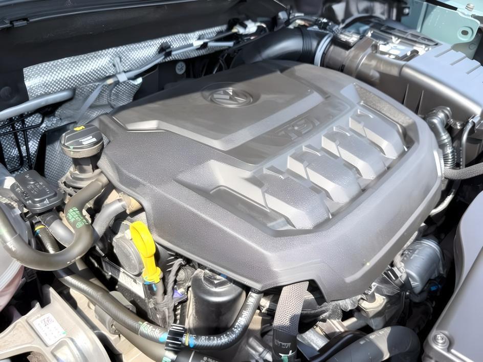 2020 GRAY /Titan Black Volkswagen Tiguan (3VV2B7AXXLM) with an 2L I-4 gasoline direct injection engine, Automatic transmission, located at 1175 N Woodruff Ave, Idaho Falls, ID, 83401, 43.506901, -111.999657 - At Timberline Auto, finding a great deal on your next vehicle is always easy! Our experienced sales staff goal is to help find you the right vehicle at the right price! Our knowledgeable finance department has options for almost any credit score. We offer extended service contract options to prot- Photo#31