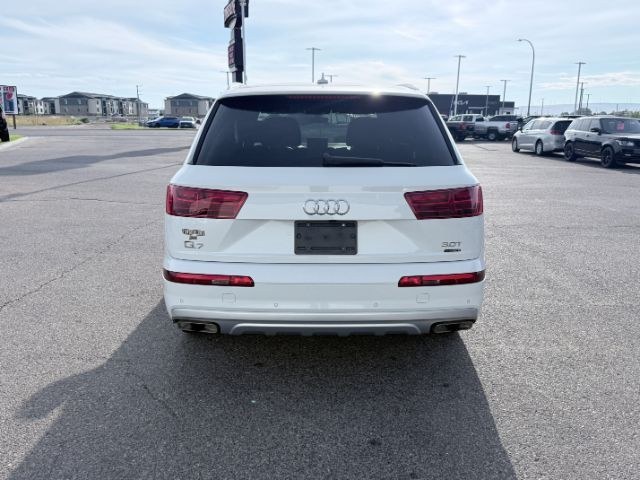 2018 WHITE /Black Audi Q7 (WA1LAAF74JD) with an 3L V-6 gasoline direct injection engine, Automatic transmission, located at 1175 N Woodruff Ave, Idaho Falls, ID, 83401, 43.506901, -111.999657 - At Timberline Auto, finding a great deal on your next vehicle is always easy! Our experienced sales staff goal is to help find you the right vehicle at the right price! Our knowledgeable finance department has options for almost any credit score. We offer extended service contract options to prot- Photo#32
