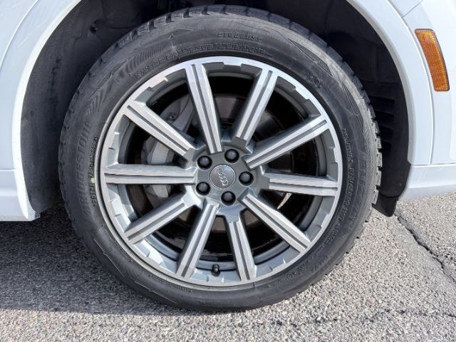 2018 WHITE /Black Audi Q7 (WA1LAAF74JD) with an 3L V-6 gasoline direct injection engine, Automatic transmission, located at 1175 N Woodruff Ave, Idaho Falls, ID, 83401, 43.506901, -111.999657 - At Timberline Auto, finding a great deal on your next vehicle is always easy! Our experienced sales staff goal is to help find you the right vehicle at the right price! Our knowledgeable finance department has options for almost any credit score. We offer extended service contract options to prot- Photo#41