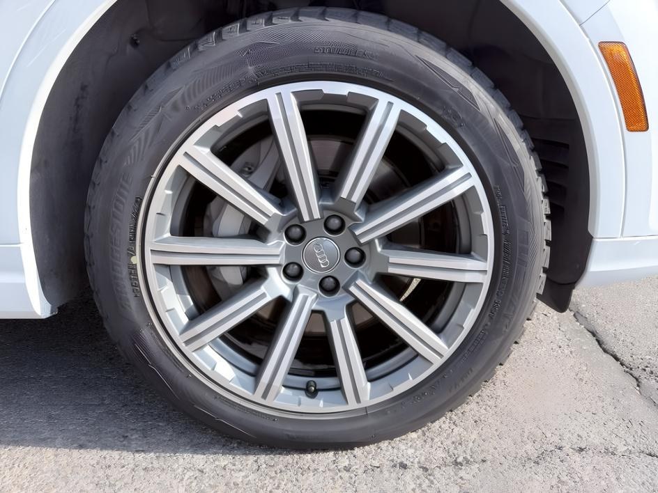 2018 WHITE /Black Audi Q7 (WA1LAAF74JD) with an 3L V-6 gasoline direct injection engine, Automatic transmission, located at 1175 N Woodruff Ave, Idaho Falls, ID, 83401, 43.506901, -111.999657 - At Timberline Auto, finding a great deal on your next vehicle is always easy! Our experienced sales staff goal is to help find you the right vehicle at the right price! Our knowledgeable finance department has options for almost any credit score. We offer extended service contract options to prot- Photo#12