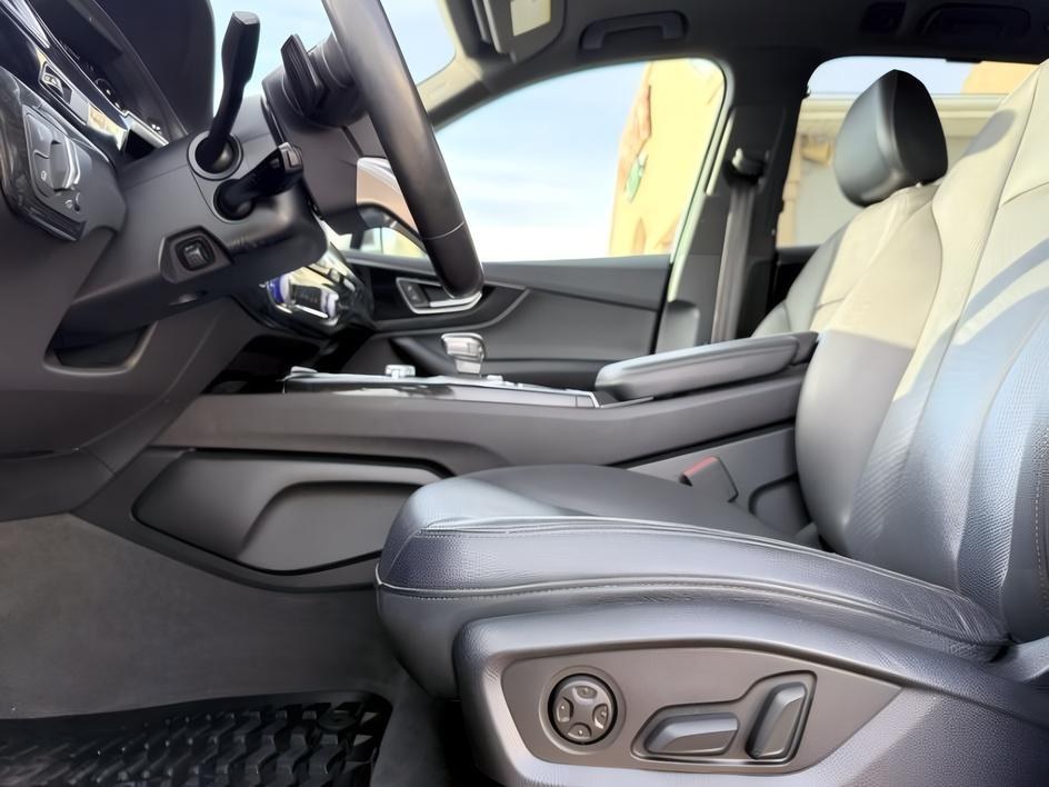 2018 WHITE /Black Audi Q7 (WA1LAAF74JD) with an 3L V-6 gasoline direct injection engine, Automatic transmission, located at 1175 N Woodruff Ave, Idaho Falls, ID, 83401, 43.506901, -111.999657 - At Timberline Auto, finding a great deal on your next vehicle is always easy! Our experienced sales staff goal is to help find you the right vehicle at the right price! Our knowledgeable finance department has options for almost any credit score. We offer extended service contract options to prot- Photo#14
