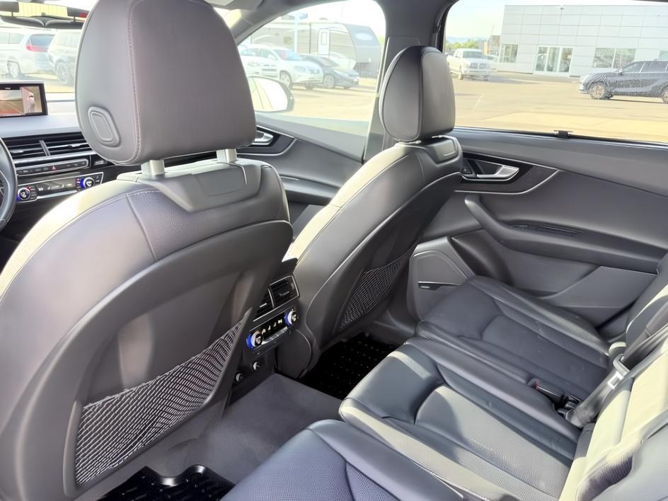 2018 WHITE /Black Audi Q7 (WA1LAAF74JD) with an 3L V-6 gasoline direct injection engine, Automatic transmission, located at 1175 N Woodruff Ave, Idaho Falls, ID, 83401, 43.506901, -111.999657 - At Timberline Auto, finding a great deal on your next vehicle is always easy! Our experienced sales staff goal is to help find you the right vehicle at the right price! Our knowledgeable finance department has options for almost any credit score. We offer extended service contract options to prot- Photo#27