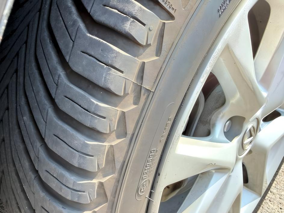 2012 BLACK /LEATHER Lexus IS 250 (JTHCF5C22C5) with an 25L V6 engine, Automatic transmission, located at 1175 N Woodruff Ave, Idaho Falls, ID, 83401, 43.506901, -111.999657 - At Timberline Auto, finding a great deal on your next vehicle is always easy! Our experienced sales staff goal is to help find you the right vehicle at the right price! Our knowledgeable finance department has options for almost any credit score. We offer extended service contract options to protect- Photo#9