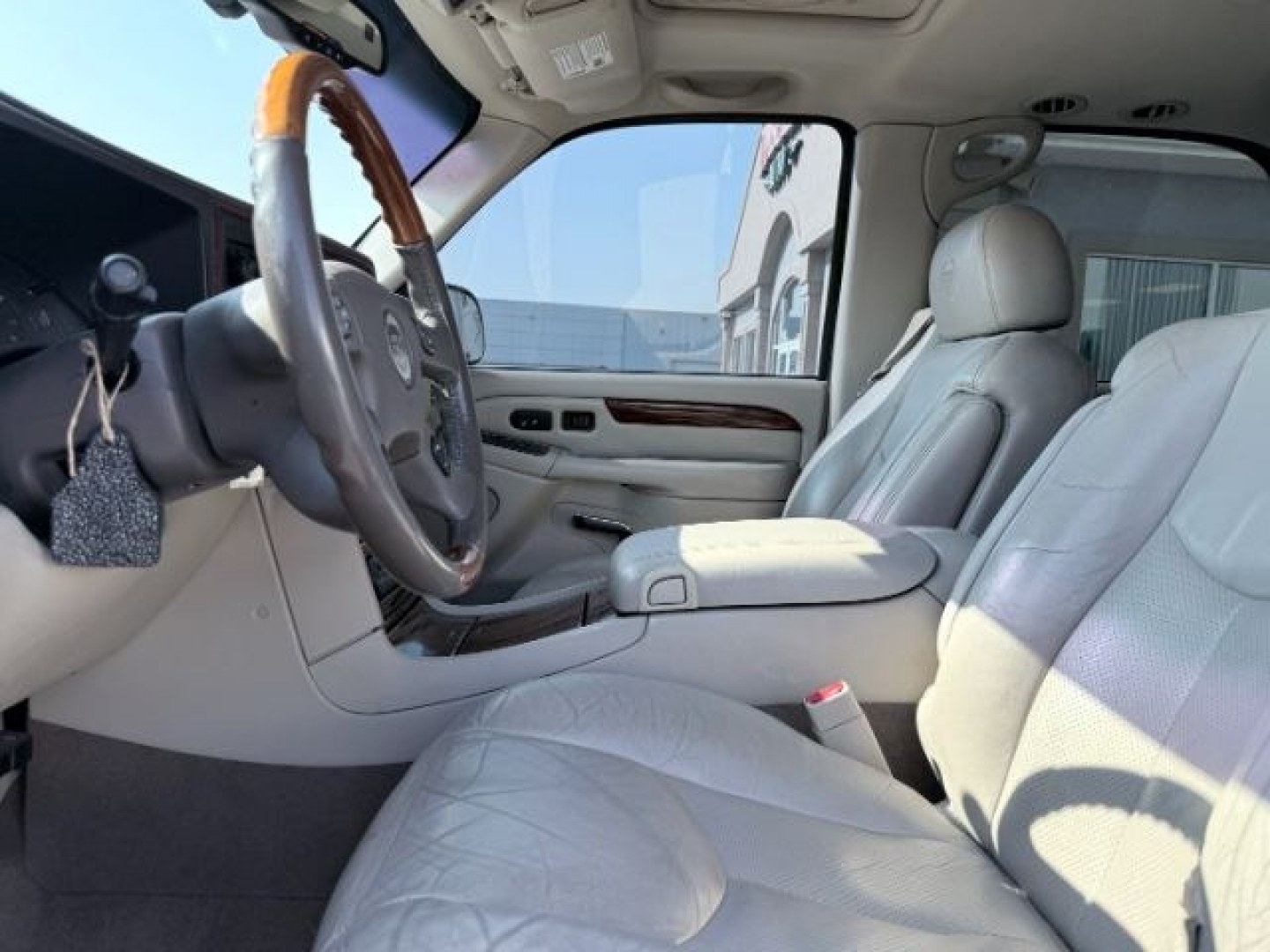 2004 RED /TAN Cadillac Escalade (1GYEK63NX4R) with an 60L engine, Automatic transmission, located at 1175 N Woodruff Ave, Idaho Falls, ID, 83401, 43.506901, -111.999657- Photo#34