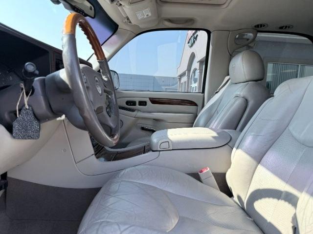 2004 RED /TAN Cadillac Escalade LUXURY (1GYEK63NX4R) with an 6.0L engine, AUTOMATIC transmission, located at 1235 N Woodruff Ave., Idaho Falls, 83401, (208) 523-1053, 43.507172, -112.000488 - At Timberline Auto, finding a great deal on your next vehicle is always easy! Our experienced sales staff goal is to help find you the right vehicle at the right price! Our knowledgeable finance department has options for almost any credit score. We offer extended service contract options to prot- Photo#12