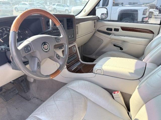 2004 RED /TAN Cadillac Escalade LUXURY (1GYEK63NX4R) with an 6.0L engine, AUTOMATIC transmission, located at 1235 N Woodruff Ave., Idaho Falls, 83401, (208) 523-1053, 43.507172, -112.000488 - At Timberline Auto, finding a great deal on your next vehicle is always easy! Our experienced sales staff goal is to help find you the right vehicle at the right price! Our knowledgeable finance department has options for almost any credit score. We offer extended service contract options to prot- Photo#13