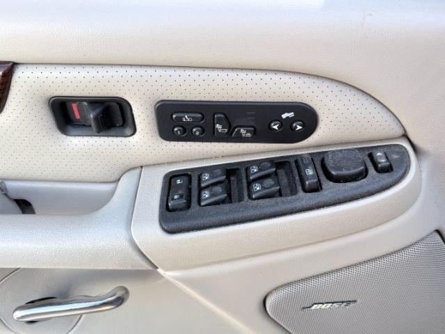 2004 RED /TAN Cadillac Escalade LUXURY (1GYEK63NX4R) with an 6.0L engine, AUTOMATIC transmission, located at 1235 N Woodruff Ave., Idaho Falls, 83401, (208) 523-1053, 43.507172, -112.000488 - At Timberline Auto, finding a great deal on your next vehicle is always easy! Our experienced sales staff goal is to help find you the right vehicle at the right price! Our knowledgeable finance department has options for almost any credit score. We offer extended service contract options to prot- Photo#18
