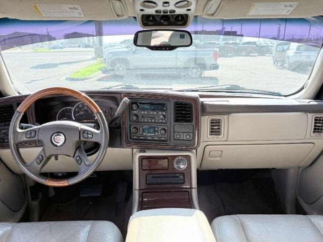 2004 RED /TAN Cadillac Escalade LUXURY (1GYEK63NX4R) with an 6.0L engine, AUTOMATIC transmission, located at 1235 N Woodruff Ave., Idaho Falls, 83401, (208) 523-1053, 43.507172, -112.000488 - At Timberline Auto, finding a great deal on your next vehicle is always easy! Our experienced sales staff goal is to help find you the right vehicle at the right price! Our knowledgeable finance department has options for almost any credit score. We offer extended service contract options to prot- Photo#19