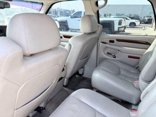 2004 RED /TAN Cadillac Escalade LUXURY (1GYEK63NX4R) with an 6.0L engine, AUTOMATIC transmission, located at 1235 N Woodruff Ave., Idaho Falls, 83401, (208) 523-1053, 43.507172, -112.000488 - At Timberline Auto, finding a great deal on your next vehicle is always easy! Our experienced sales staff goal is to help find you the right vehicle at the right price! Our knowledgeable finance department has options for almost any credit score. We offer extended service contract options to prot- Photo#21