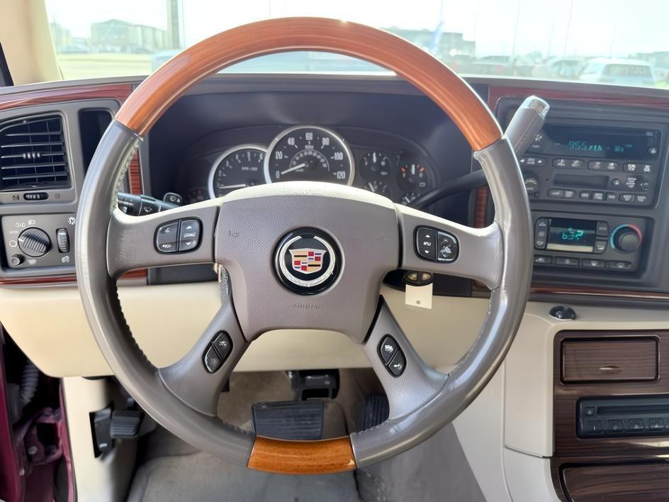 2004 RED /TAN Cadillac Escalade LUXURY (1GYEK63NX4R) with an 6.0L engine, AUTOMATIC transmission, located at 1235 N Woodruff Ave., Idaho Falls, 83401, (208) 523-1053, 43.507172, -112.000488 - At Timberline Auto, finding a great deal on your next vehicle is always easy! Our experienced sales staff goal is to help find you the right vehicle at the right price! Our knowledgeable finance department has options for almost any credit score. We offer extended service contract options to prot- Photo#14