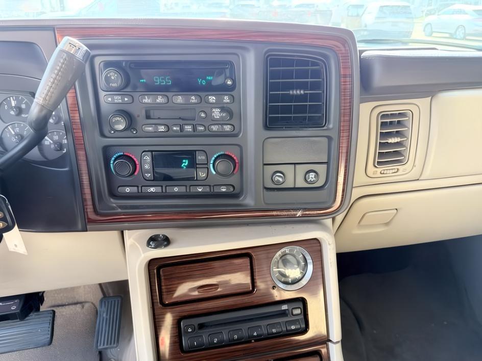 2004 RED /TAN Cadillac Escalade LUXURY (1GYEK63NX4R) with an 6.0L engine, AUTOMATIC transmission, located at 1235 N Woodruff Ave., Idaho Falls, 83401, (208) 523-1053, 43.507172, -112.000488 - At Timberline Auto, finding a great deal on your next vehicle is always easy! Our experienced sales staff goal is to help find you the right vehicle at the right price! Our knowledgeable finance department has options for almost any credit score. We offer extended service contract options to prot- Photo#15