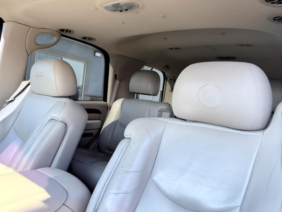 2004 RED /TAN Cadillac Escalade LUXURY (1GYEK63NX4R) with an 6.0L engine, AUTOMATIC transmission, located at 1235 N Woodruff Ave., Idaho Falls, 83401, (208) 523-1053, 43.507172, -112.000488 - At Timberline Auto, finding a great deal on your next vehicle is always easy! Our experienced sales staff goal is to help find you the right vehicle at the right price! Our knowledgeable finance department has options for almost any credit score. We offer extended service contract options to prot- Photo#17