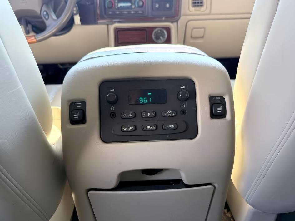 2004 RED /TAN Cadillac Escalade LUXURY (1GYEK63NX4R) with an 6.0L engine, AUTOMATIC transmission, located at 1235 N Woodruff Ave., Idaho Falls, 83401, (208) 523-1053, 43.507172, -112.000488 - At Timberline Auto, finding a great deal on your next vehicle is always easy! Our experienced sales staff goal is to help find you the right vehicle at the right price! Our knowledgeable finance department has options for almost any credit score. We offer extended service contract options to prot- Photo#20