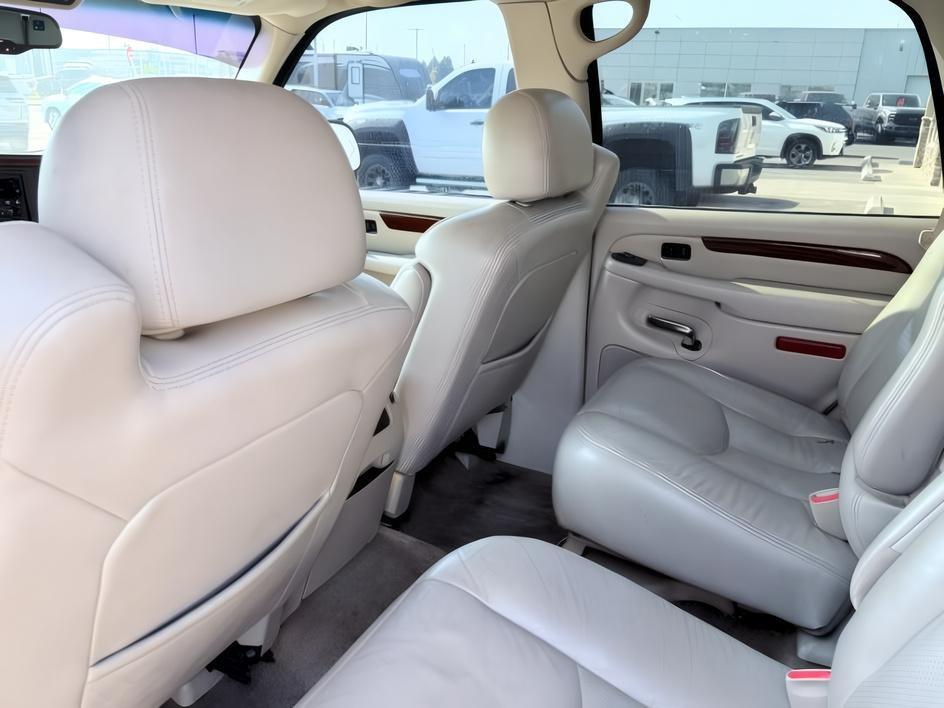 2004 RED /TAN Cadillac Escalade LUXURY (1GYEK63NX4R) with an 6.0L engine, AUTOMATIC transmission, located at 1235 N Woodruff Ave., Idaho Falls, 83401, (208) 523-1053, 43.507172, -112.000488 - At Timberline Auto, finding a great deal on your next vehicle is always easy! Our experienced sales staff goal is to help find you the right vehicle at the right price! Our knowledgeable finance department has options for almost any credit score. We offer extended service contract options to prot- Photo#21