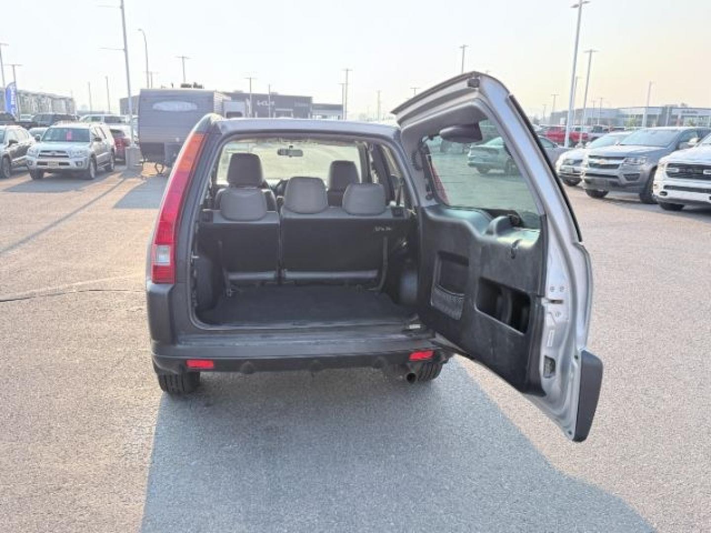 2004 SILVER /Black Honda CR-V (JHLRD78844C) with an 24L I-4 DOHC engine, Automatic transmission, located at 1175 N Woodruff Ave, Idaho Falls, ID, 83401, 43.506901, -111.999657 - At Timberline Auto, finding a great deal on your next vehicle is always easy! Our experienced sales staff goal is to help find you the right vehicle at the right price! Our knowledgeable finance department has options for almost any credit score. We offer extended service contract options to prot- Photo#28