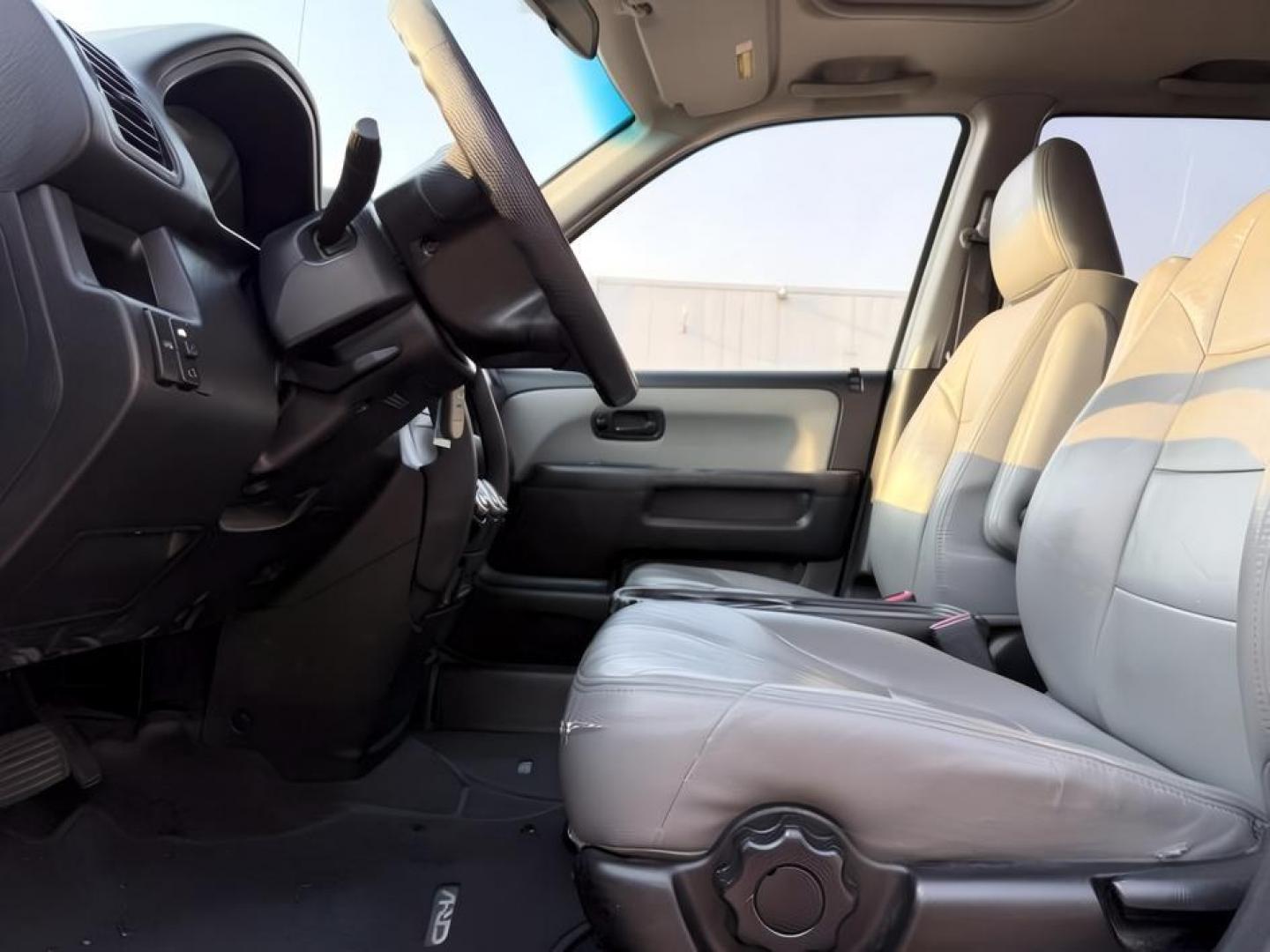 2004 SILVER /Black Honda CR-V (JHLRD78844C) with an 24L I-4 DOHC engine, Automatic transmission, located at 1175 N Woodruff Ave, Idaho Falls, ID, 83401, 43.506901, -111.999657 - At Timberline Auto, finding a great deal on your next vehicle is always easy! Our experienced sales staff goal is to help find you the right vehicle at the right price! Our knowledgeable finance department has options for almost any credit score. We offer extended service contract options to prot- Photo#12