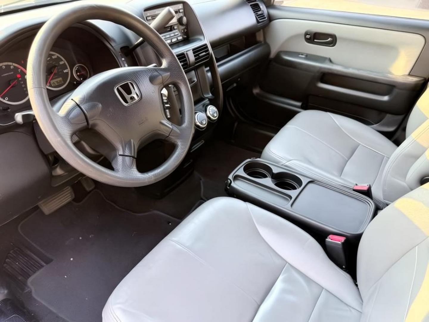 2004 SILVER /Black Honda CR-V (JHLRD78844C) with an 24L I-4 DOHC engine, Automatic transmission, located at 1175 N Woodruff Ave, Idaho Falls, ID, 83401, 43.506901, -111.999657 - At Timberline Auto, finding a great deal on your next vehicle is always easy! Our experienced sales staff goal is to help find you the right vehicle at the right price! Our knowledgeable finance department has options for almost any credit score. We offer extended service contract options to prot- Photo#13