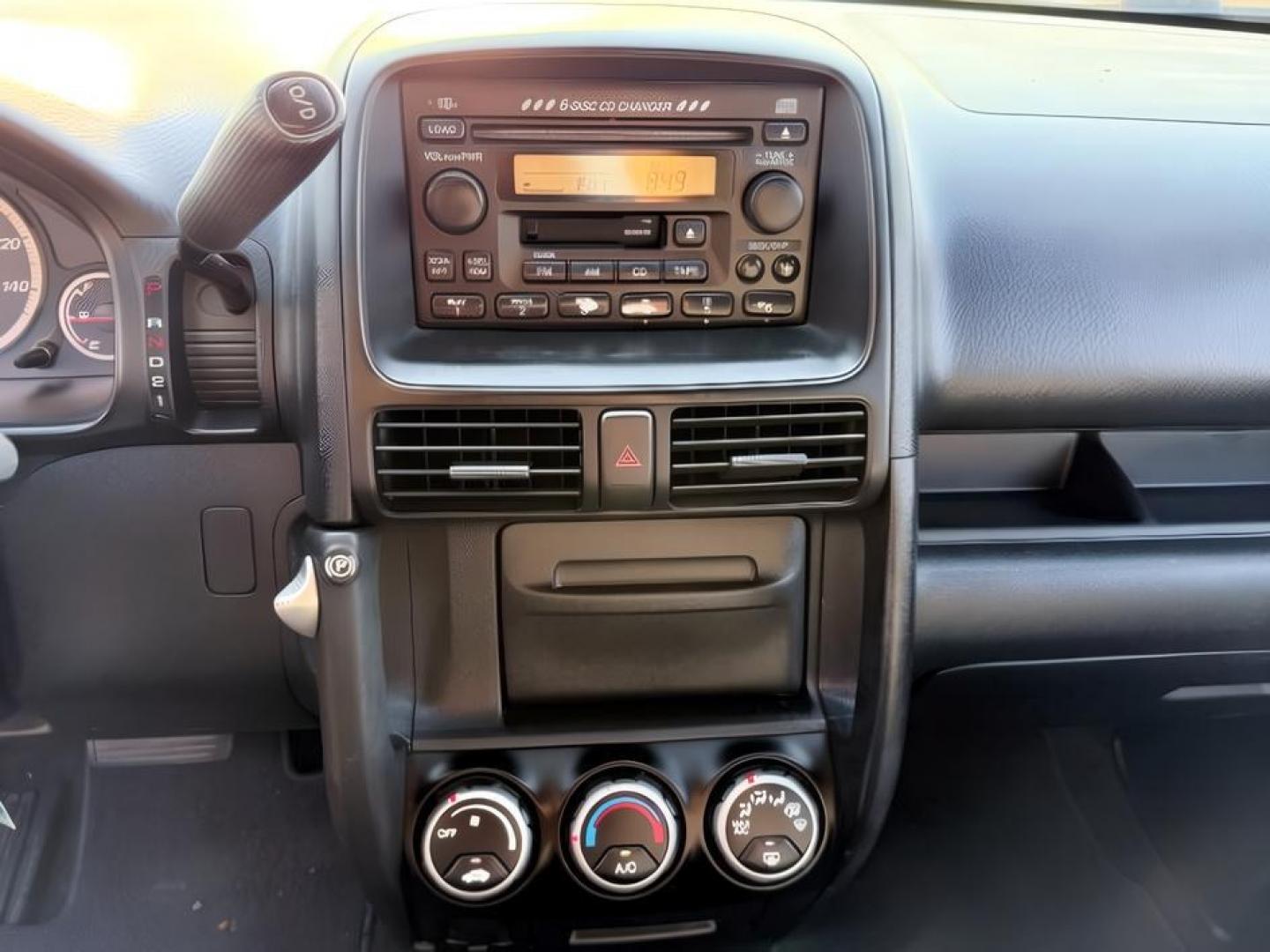 2004 SILVER /Black Honda CR-V (JHLRD78844C) with an 24L I-4 DOHC engine, Automatic transmission, located at 1175 N Woodruff Ave, Idaho Falls, ID, 83401, 43.506901, -111.999657 - At Timberline Auto, finding a great deal on your next vehicle is always easy! Our experienced sales staff goal is to help find you the right vehicle at the right price! Our knowledgeable finance department has options for almost any credit score. We offer extended service contract options to prot- Photo#15