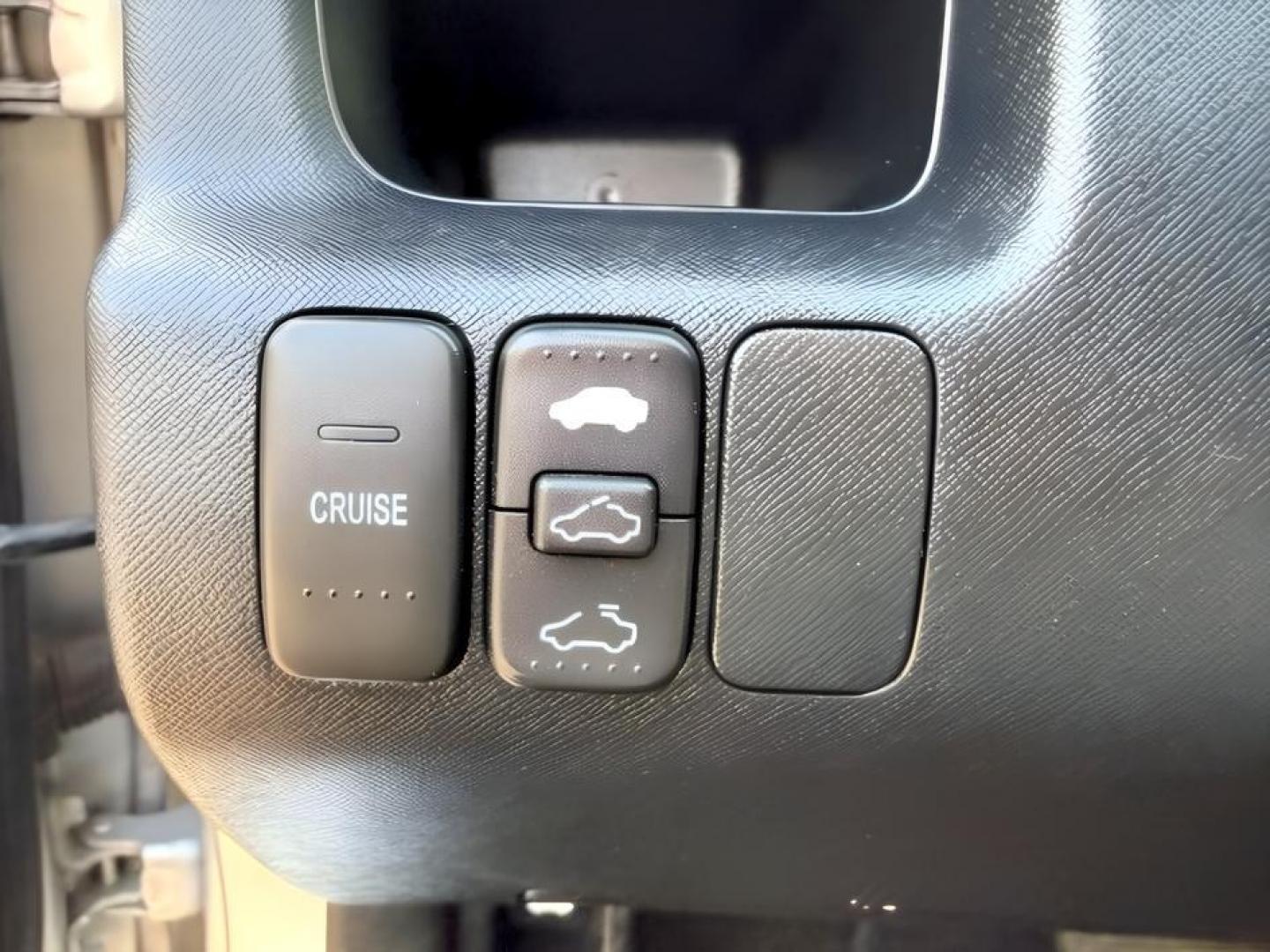 2004 SILVER /Black Honda CR-V (JHLRD78844C) with an 24L I-4 DOHC engine, Automatic transmission, located at 1175 N Woodruff Ave, Idaho Falls, ID, 83401, 43.506901, -111.999657 - At Timberline Auto, finding a great deal on your next vehicle is always easy! Our experienced sales staff goal is to help find you the right vehicle at the right price! Our knowledgeable finance department has options for almost any credit score. We offer extended service contract options to prot- Photo#18