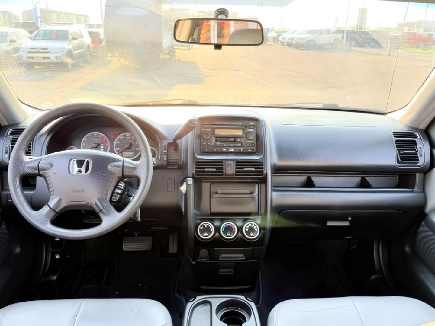 2004 SILVER /Black Honda CR-V (JHLRD78844C) with an 24L I-4 DOHC engine, Automatic transmission, located at 1175 N Woodruff Ave, Idaho Falls, ID, 83401, 43.506901, -111.999657 - At Timberline Auto, finding a great deal on your next vehicle is always easy! Our experienced sales staff goal is to help find you the right vehicle at the right price! Our knowledgeable finance department has options for almost any credit score. We offer extended service contract options to prot- Photo#21