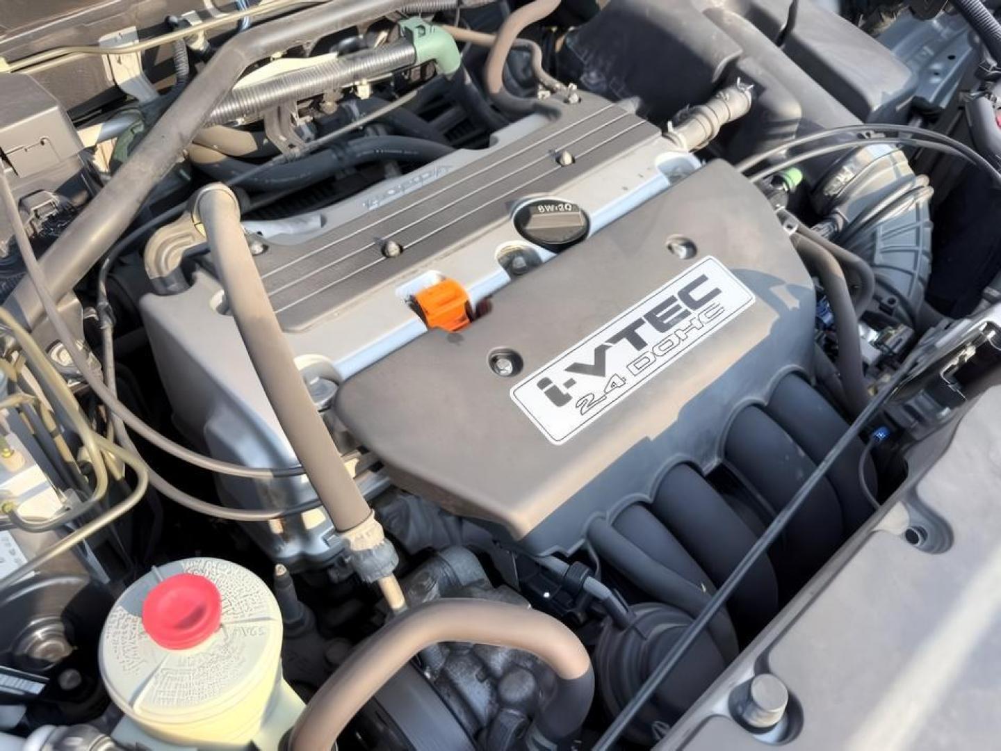 2004 SILVER /Black Honda CR-V (JHLRD78844C) with an 24L I-4 DOHC engine, Automatic transmission, located at 1175 N Woodruff Ave, Idaho Falls, ID, 83401, 43.506901, -111.999657 - At Timberline Auto, finding a great deal on your next vehicle is always easy! Our experienced sales staff goal is to help find you the right vehicle at the right price! Our knowledgeable finance department has options for almost any credit score. We offer extended service contract options to prot- Photo#23