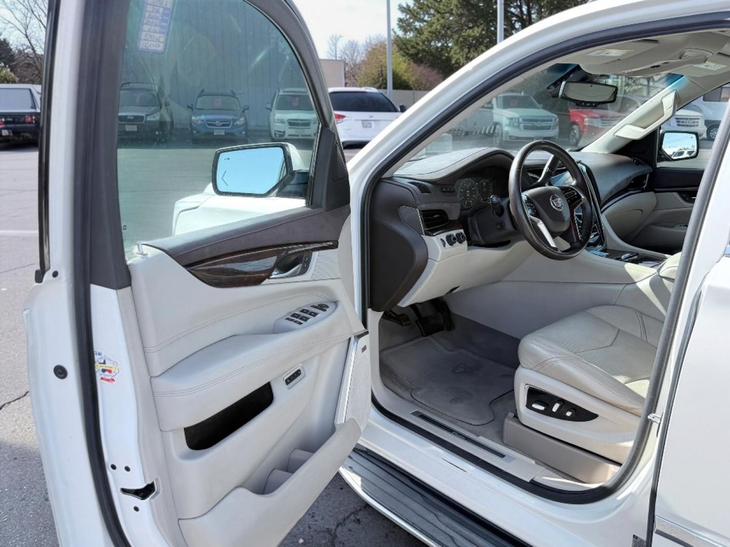 2015 White Diamond Tricoat /Jet Black Cadillac Escalade Luxury (1GYS4BKJ6FR) with an V8, 6.2L engine, 8-speed automatic transmission, located at 1175 N Woodruff Ave, Idaho Falls, ID, 83401, 43.506901, -111.999657- Photo#15