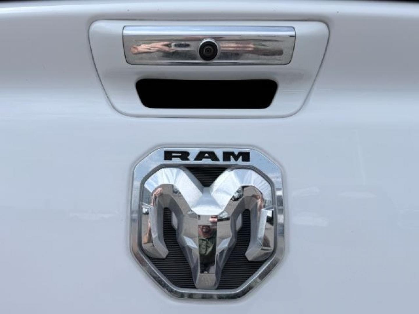 2020 WHITE /Black Ram 1500 (1C6SRFHM9LN) with an EcoDiesel 3L V-6 diesel direct injection engine, Automatic transmission, located at 1175 N Woodruff Ave, Idaho Falls, ID, 83401, 43.506901, -111.999657 - At Timberline Auto, finding a great deal on your next vehicle is always easy! Our experienced sales staff goal is to help find you the right vehicle at the right price! Our knowledgeable finance department has options for almost any credit score. We offer extended service contract options to prot- Photo#4