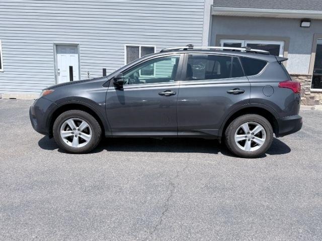 2013 GRAY /Black Toyota RAV4 XLE (2T3RFREVXDW) with an 2.5L I-4 DOHC engine, AUTOMATIC transmission, located at 1235 N Woodruff Ave., Idaho Falls, 83401, (208) 523-1053, 43.507172, -112.000488 - At Timberline Auto, finding a great deal on your next vehicle is always easy! Our experienced sales staff goal is to help find you the right vehicle at the right price! Our knowledgeable finance department has options for almost any credit score. We offer extended service contract options to prot- Photo#1