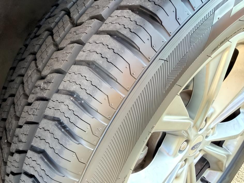 2022 Carbonized Gray Metallic /LEATHER Ford Explorer Limited (1FMSK8FH9NG) with an 4 Cyl, 2.3L engine, 10-speed automatic transmission, located at 1175 N Woodruff Ave, Idaho Falls, ID, 83401, 43.506901, -111.999657 - <b>Vehicle Details</b><br>Discover refined capability and premium comfort in this 2022 Ford Explorer Limited, now available in Idaho Falls, ID. With 47,655 miles, this well-equipped SUV delivers the versatility families and adventure-seekers want, along with the confidence of 4WD for Idaho roads and- Photo#40