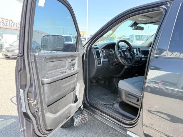 2017 Maximum Steel Metallic Clearcoat /Diesel Gray/Black Ram 3500 Tradesman (3C63R3GLXHG) with an 6 Cyl, 6.7L engine, 6-speed automatic transmission, located at 1175 N Woodruff Ave, Idaho Falls, ID, 83401, 43.506901, -111.999657 - <b>Vehicle Details</b><br>Take on tough jobs with confidence in this capable 2017 Ram 3500 ST, now available in Idaho Falls, ID. Built for serious work and dependable performance, this heavy-duty pickup is powered by a 6 Cyl, 6.7L Diesel engine paired with 4WD, giving you the strength and traction n- Photo#59
