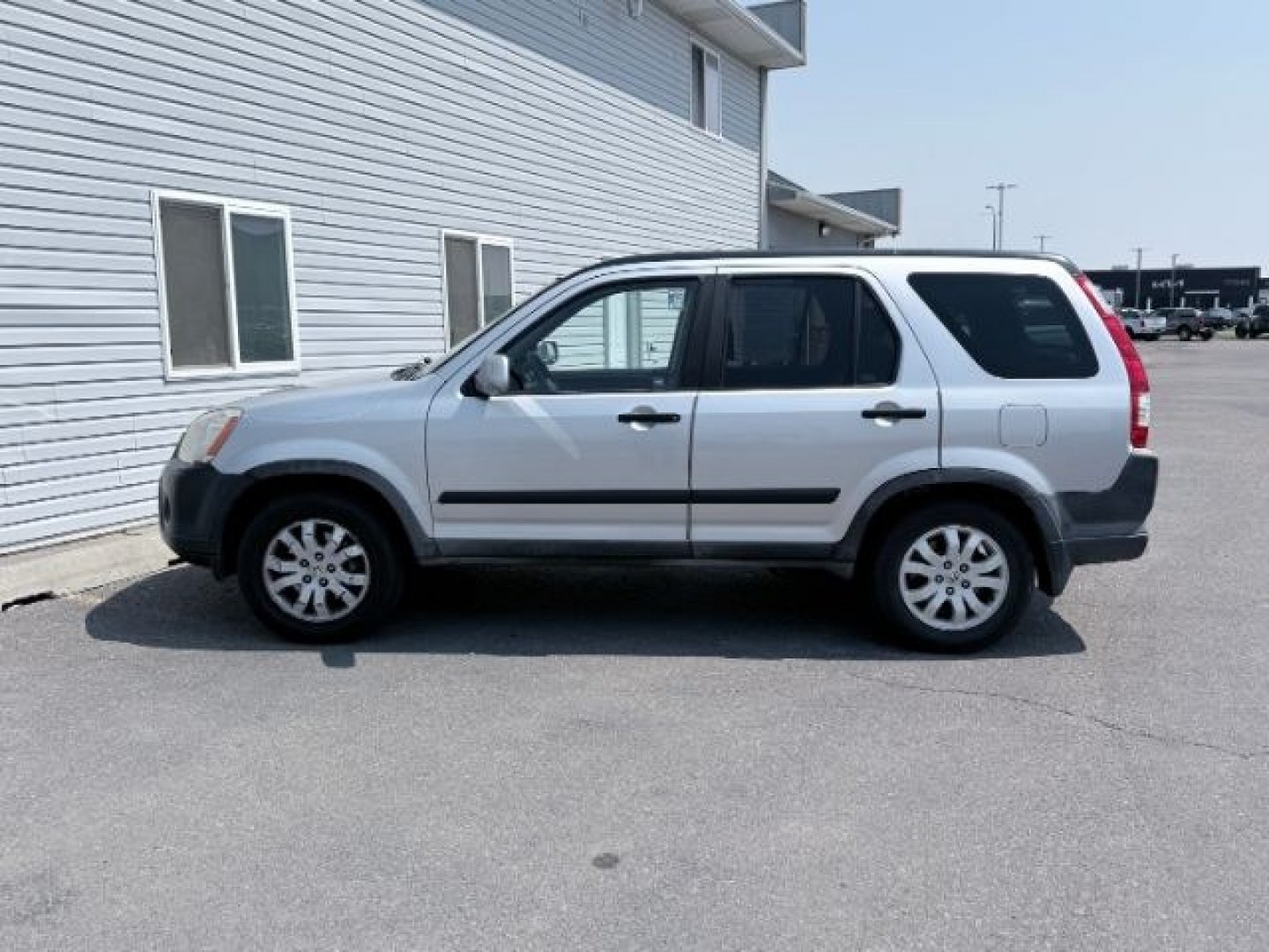 2005 SILVER /Ivory Honda CR-V (JHLRD78825C) with an 24L I-4 DOHC engine, Automatic transmission, located at 1175 N Woodruff Ave, Idaho Falls, ID, 83401, 43.506901, -111.999657 - At Timberline Auto, finding a great deal on your next vehicle is always easy! Our experienced sales staff goal is to help find you the right vehicle at the right price! Our knowledgeable finance department has options for almost any credit score. We offer extended service contract options to prot- Photo#0
