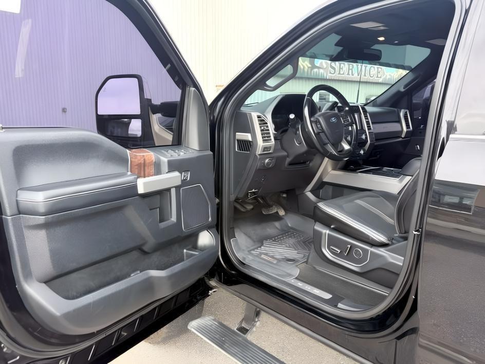 2017 Shadow Black /Black Ford F-350 (1FT8W3BT7HE) with an Powerstroke 67L V-8 diesel direct injection engine, Automatic transmission, located at 1175 N Woodruff Ave, Idaho Falls, ID, 83401, 43.506901, -111.999657 - At Timberline Auto, finding a great deal on your next vehicle is always easy! Our experienced sales staff goal is to help find you the right vehicle at the right price! Our knowledgeable finance department has options for almost any credit score. We offer extended service contract options to prot- Photo#11