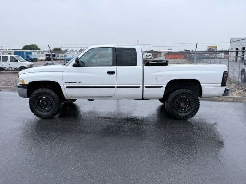 1998 WHITE /Mist Grey Dodge Ram Pickup Base (3B7HF12Y3WM) with an V8, 5.2L (318 CID) engine, MANUAL transmission, located at 1175 N Woodruff Ave, Idaho Falls, ID, 83401, 43.506901, -111.999657 - <b>Vehicle Details</b><br>Looking for a rugged, dependable pre-owned truck in Idaho Falls, ID? Check out this 1998 Dodge Ram Pickup 1500 Base with 4WD and a strong V8, 5.2L (318 CID) gasoline engine. Built for drivers who need a classic full-size pickup with capability, this Ram delivers the power a- Photo#0