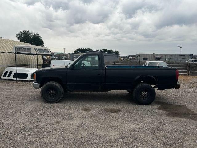 1994 BLACK /CLOTH GMC Sierra 2500 SL (1GTGK24KXRE) with an 5.7L V8 engine, AUTOMATIC transmission, located at 1235 N Woodruff Ave., Idaho Falls, 83401, (208) 523-1053, 43.507172, -112.000488 - At Timberline Auto, finding a great deal on your next vehicle is always easy! Our experienced sales staff goal is to help find you the right vehicle at the right price! Our knowledgeable finance department has options for almost any credit score. We offer extended service contract options to prot- Photo#0