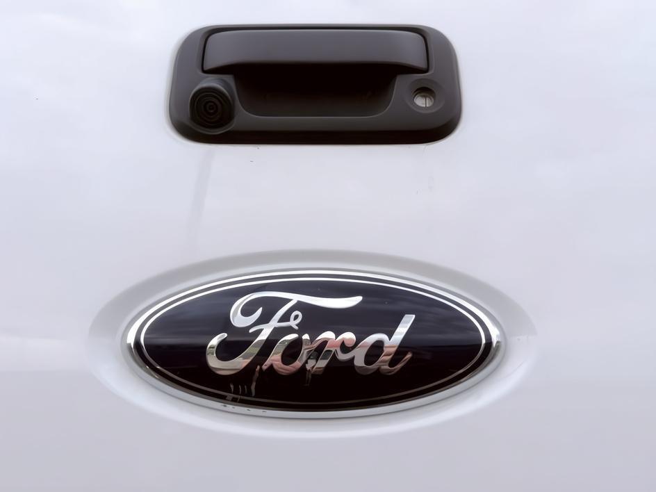 2011 WHITE /Black Ford F-350 (1FT8W3DT6BE) with an Powerstroke 67L V-8 xxxxxx engine, Automatic transmission, located at 1175 N Woodruff Ave, Idaho Falls, ID, 83401, 43.506901, -111.999657- Photo#4
